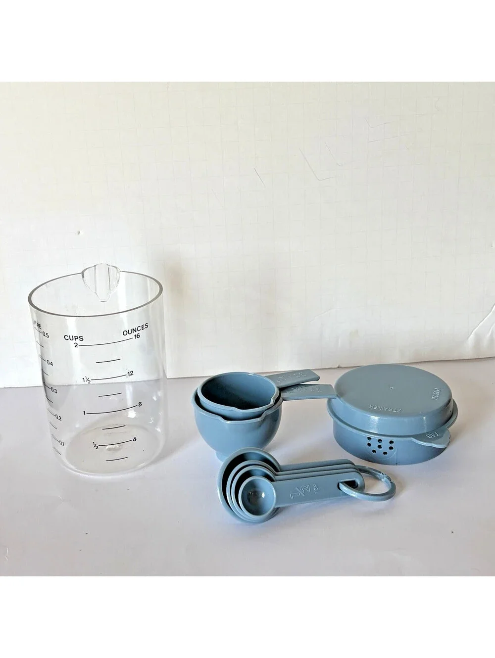 Easy-Pour Measuring Cups Strain and Pour & Spoons Set BPA-Free Plastic 8 Pcs